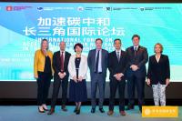 Group photo at Vision 2050 - Accelerating Carbon Neutrality Yangtze River Delta International Forum