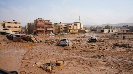利比亚遭受洪水侵袭，数千人因此丧生。气候变化的影响正日益加剧，这是COP28必须应对的问题
